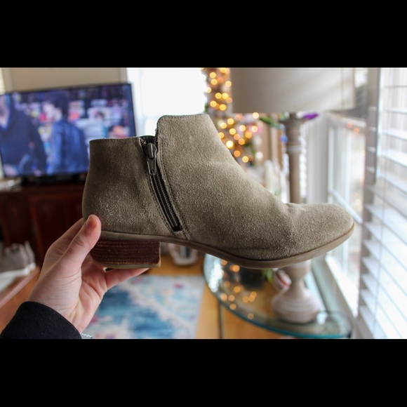 Diba True Suede Low Rise Booties. In color taupe. Lightly worn. Good condition. - Picture 4 of 6